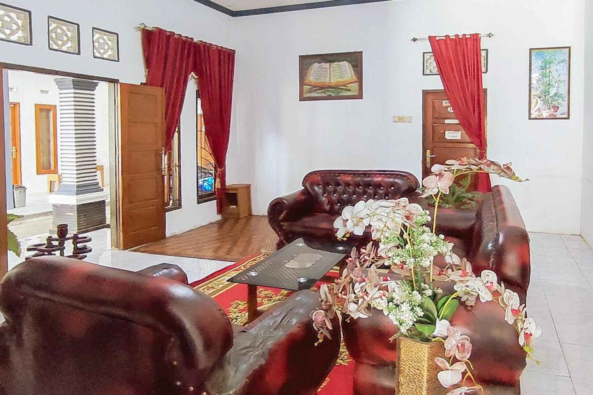 Reddoorz Syariah At Penginapan Eby Padang Luaran gambar