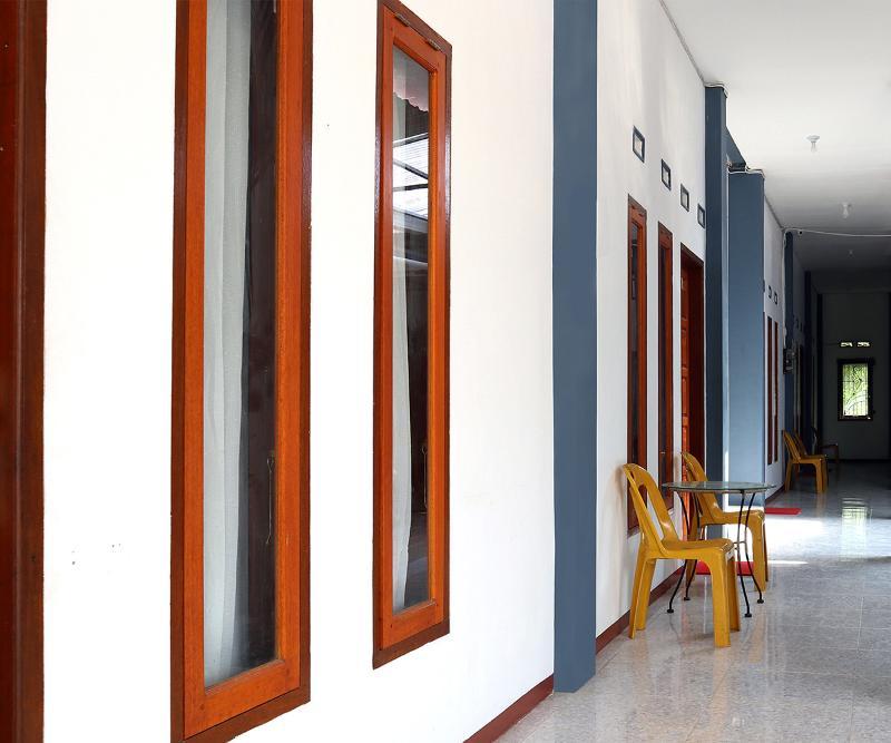 Reddoorz Syariah At Penginapan Eby Padang Luaran gambar
