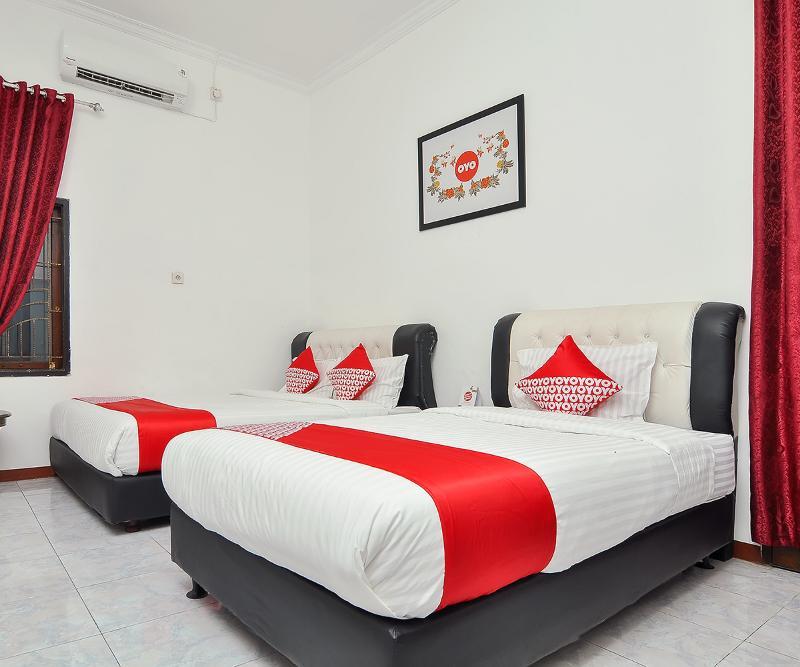 Reddoorz Syariah At Penginapan Eby Padang Luaran gambar